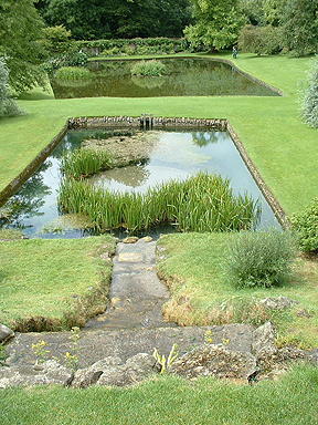 Wasserflächen mit Natursteineinfassung, Privatgarten, Niedersachsen