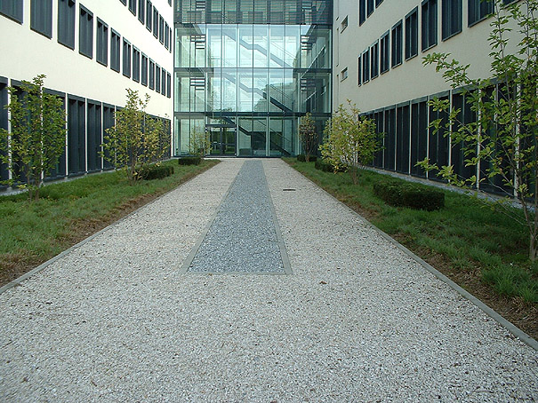 Beispiel für Außenanlagen von Bürogebäuden