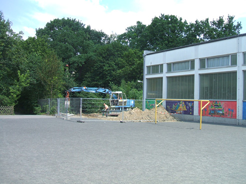 Projekt Schulhofumgestaltung Berlin-Steglitz - auf Bild klicken für Bestandssituation ...